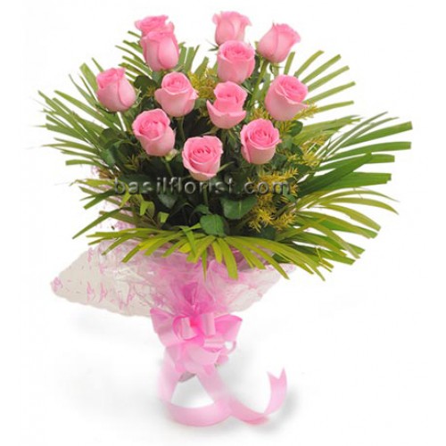Hand Bunch of 12 Pink roses