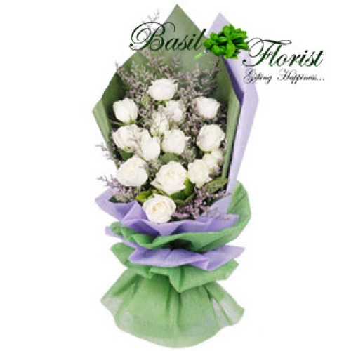 Victoria (12 Snow white Roses)