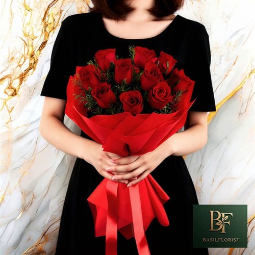 Classic Romance - 12 Red Roses