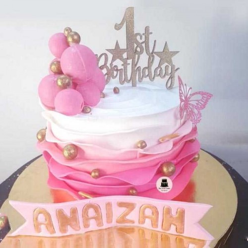 One Year of Love: - A Pink Birthday Cake for Baby's First Milestone